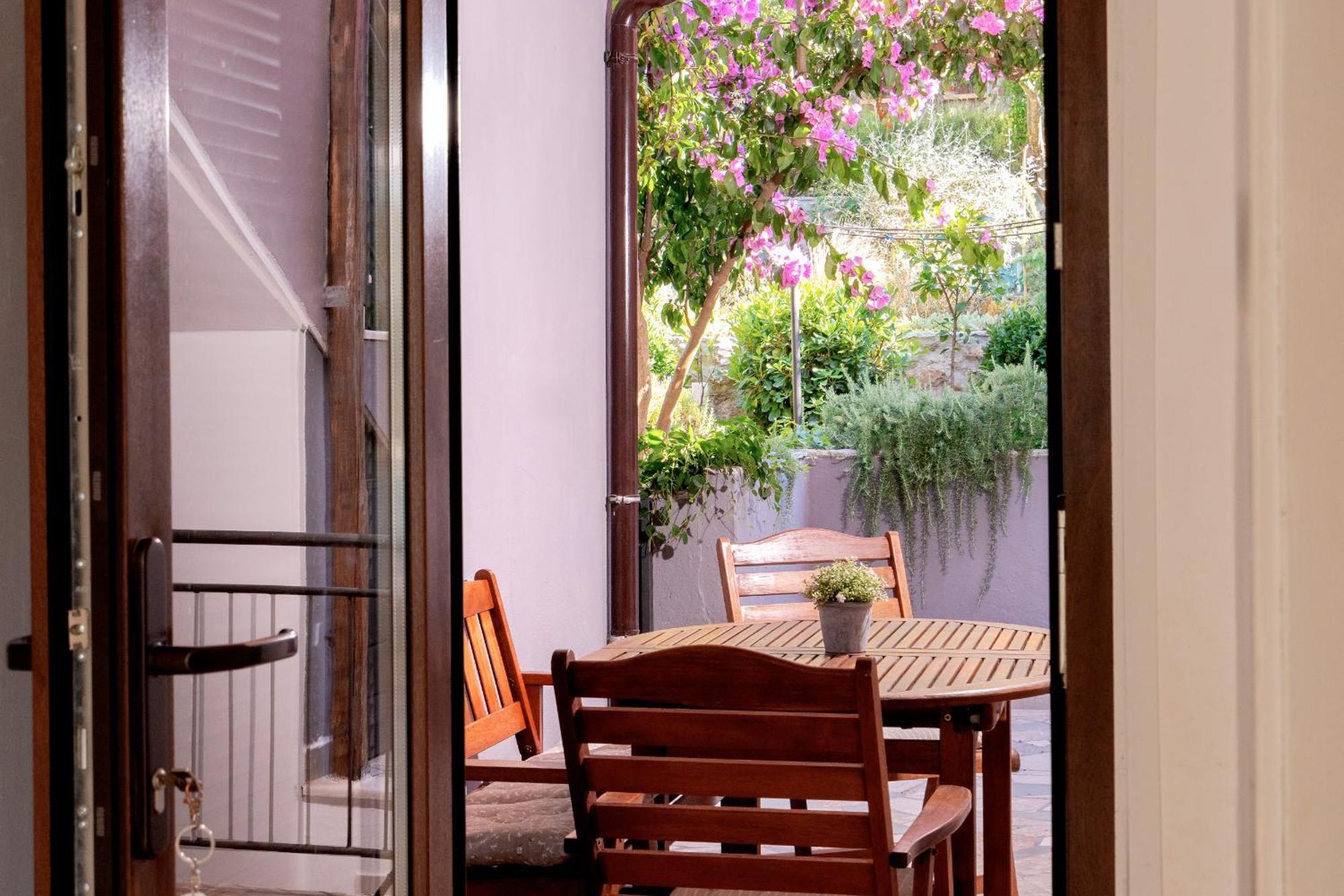 Vikendica Seafront Stone With King Beds, Garden And Balcony Stari Grad (Hvar)
