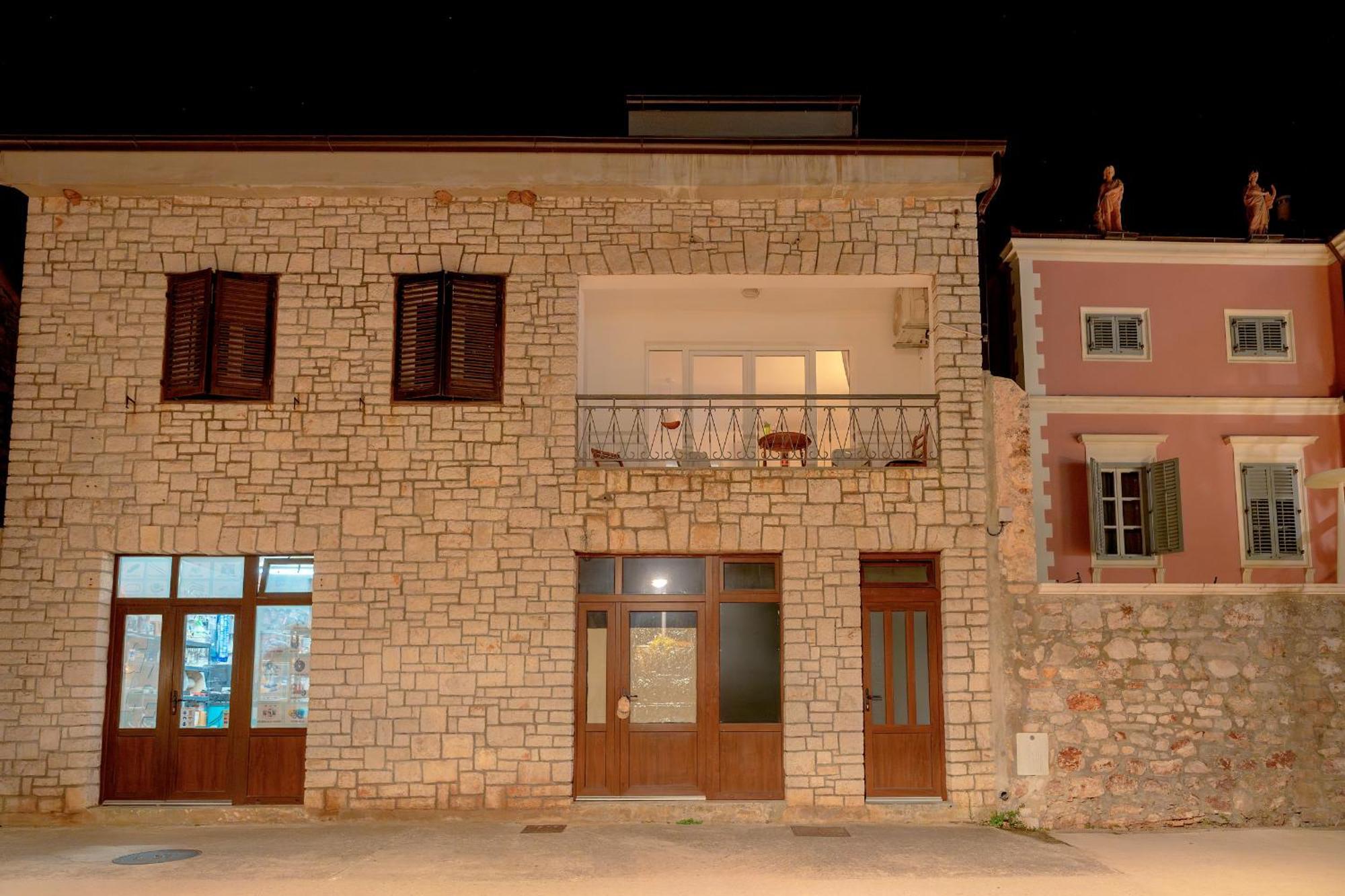 Seafront Stone With King Beds, Garden And Balcony Stari Grad (Hvar)