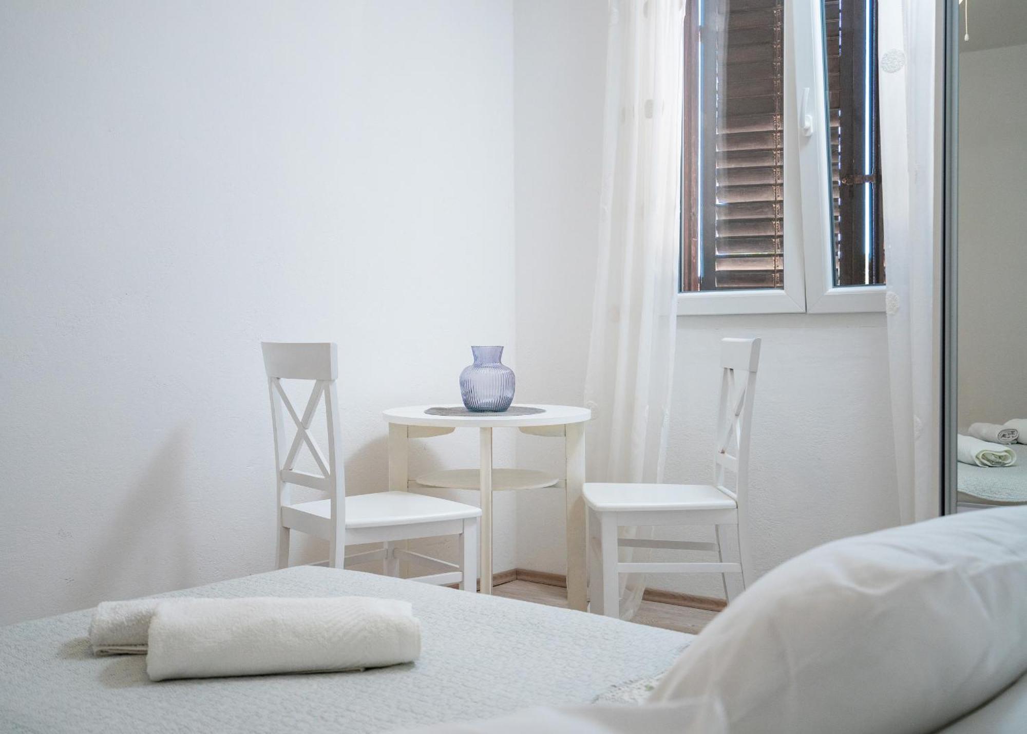 Seafront Stone With King Beds, Garden And Balcony Stari Grad (Hvar)