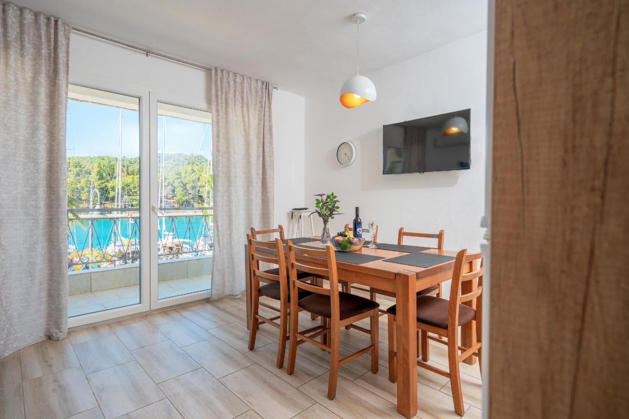 Seafront Stone With King Beds, Garden And Balcony Vikendica Stari Grad (Hvar)